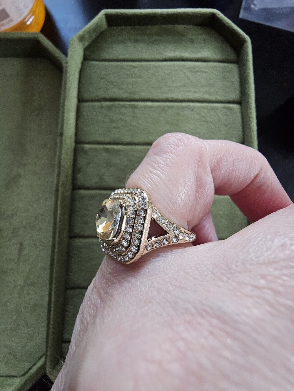 Avon Ring Size 6 - Picture 4 of 6